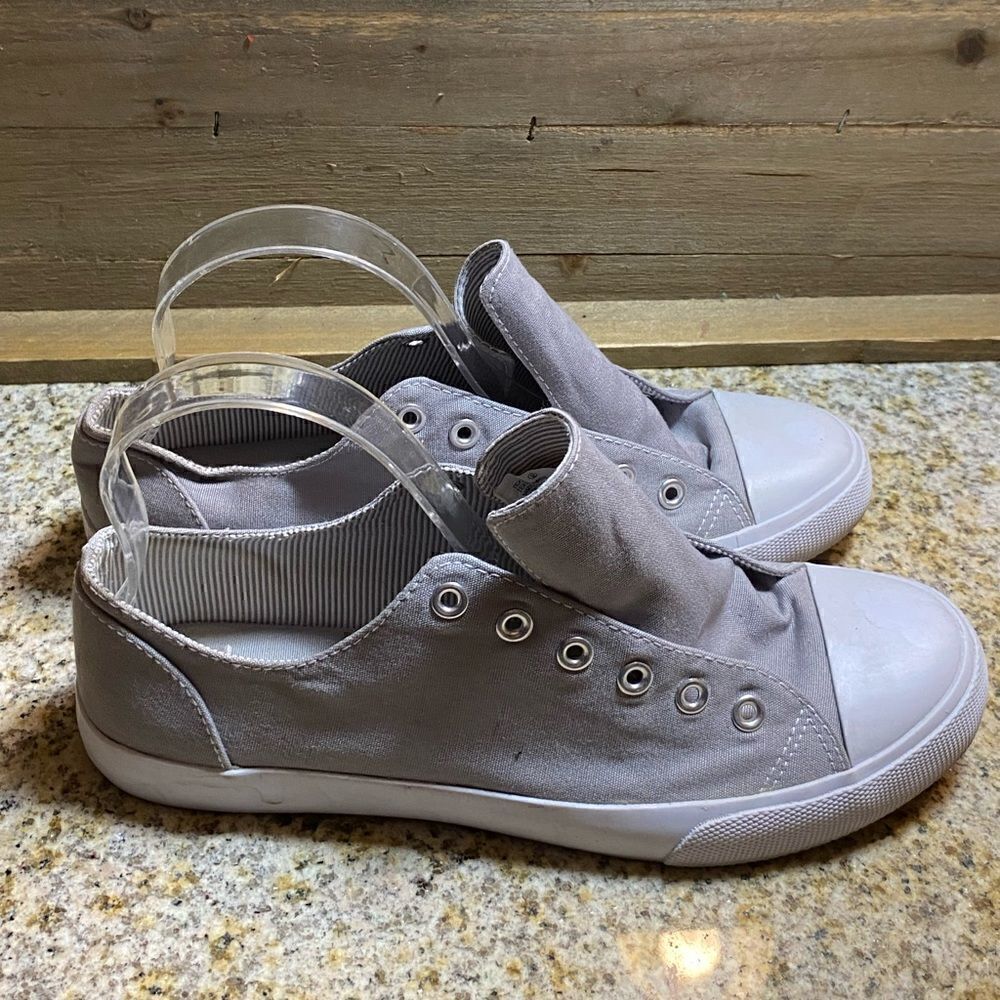 ✅Mossimo Gray sneakers
